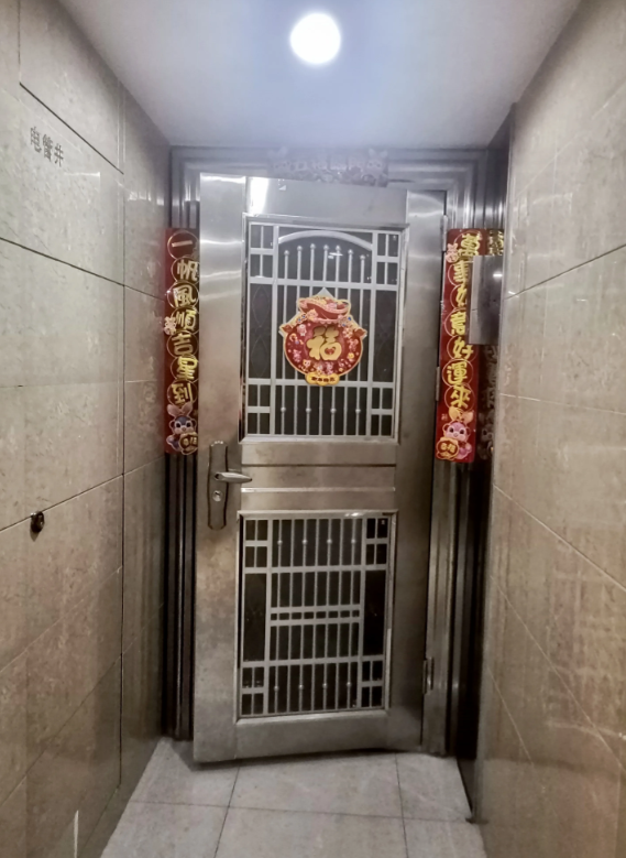 独生子女，真是太幸福了，是我一直梦寐以求的。

同一层的对门邻居，是独生女，嫁给