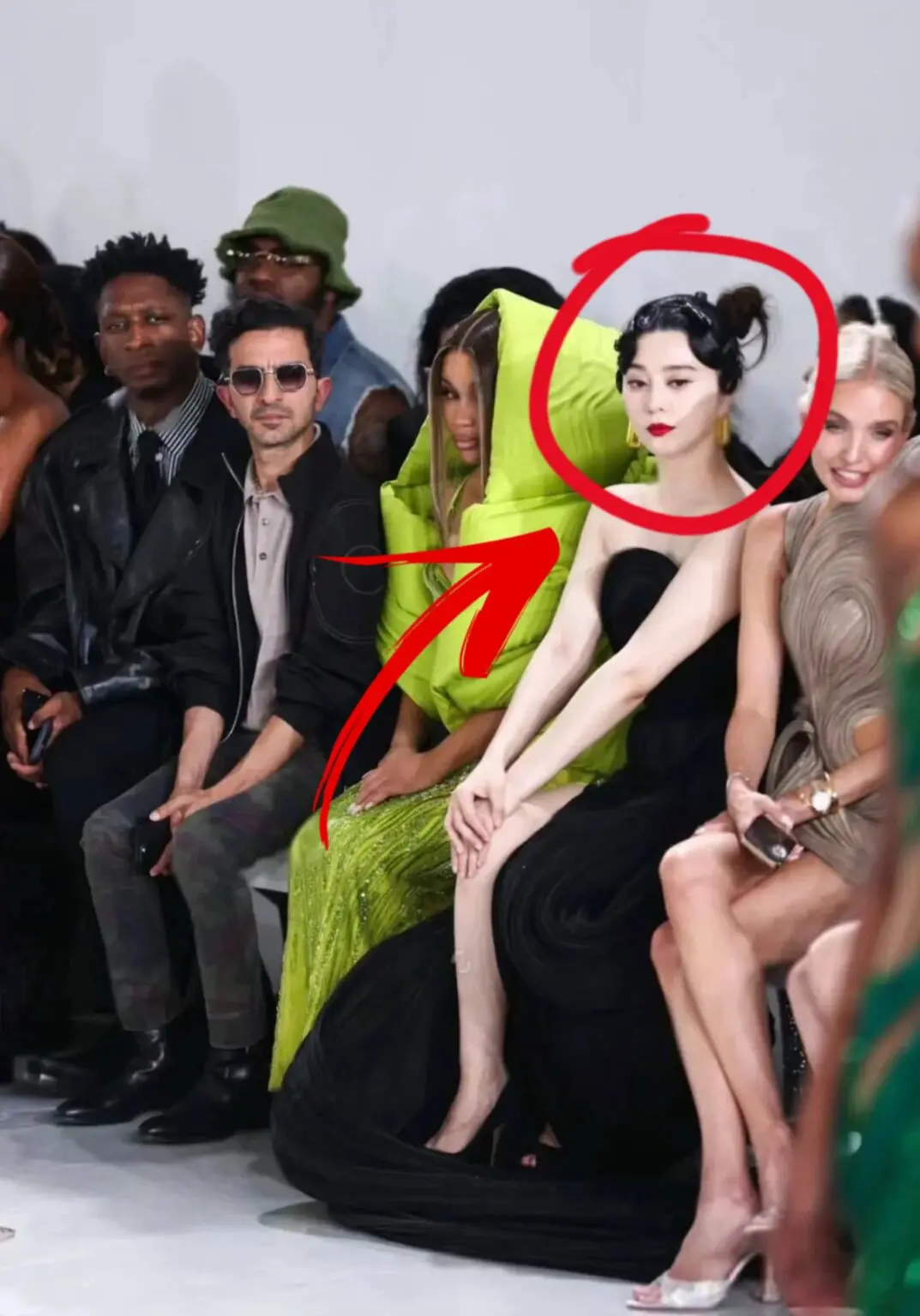 我擦！终于知道为啥之前她被排挤了…