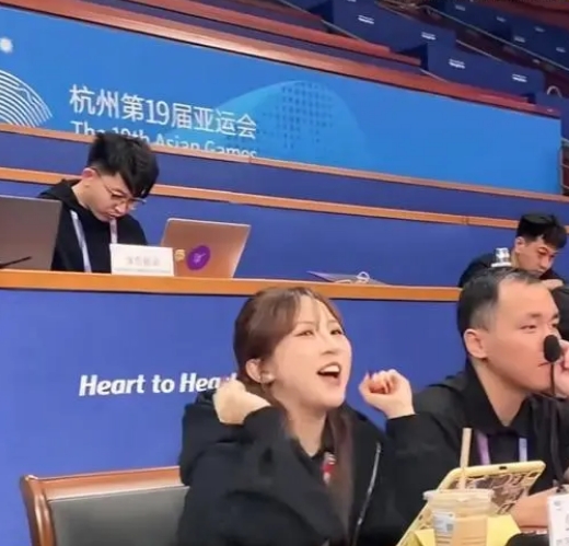 要说还有什么值得我印象深刻？

当然，杭州亚运会上组委会中的工作人员，也就是在看