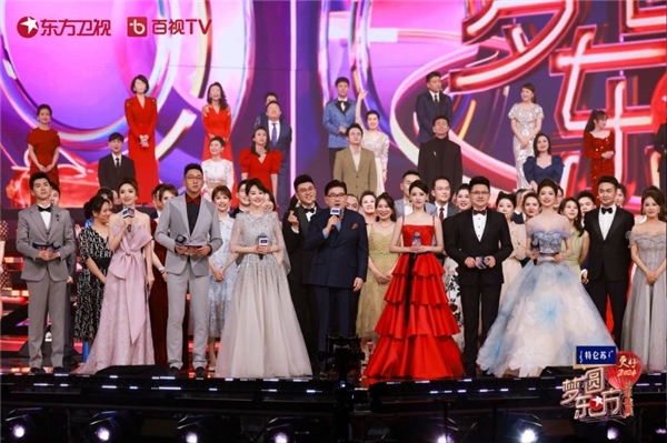 跨年演唱会成为了各大卫视争夺收视率的战场。湖南卫视作为流量大户，一直是收视领先者