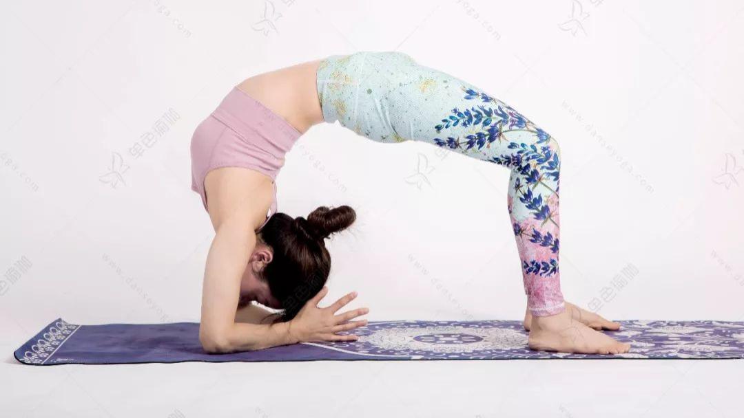 如何解锁瑜伽的高难度动作？通过分析后弯直腿教你成为体式高手