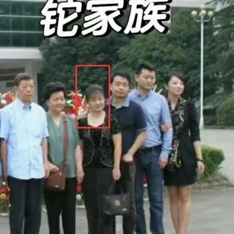 网友要求开除金亚，称广州工业大学招人不做背调吗？网友真是神通广大，就连孙维小红薯