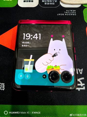 moto razr是真的轻薄，让我想起当年刀锋3的感觉。。 ​​​