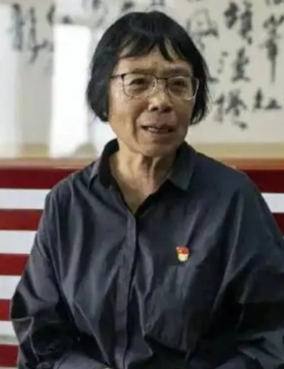 搜了一下，全北京所有的影院，到现在为止还没有放《我本是高山》。
那些根本就没看到