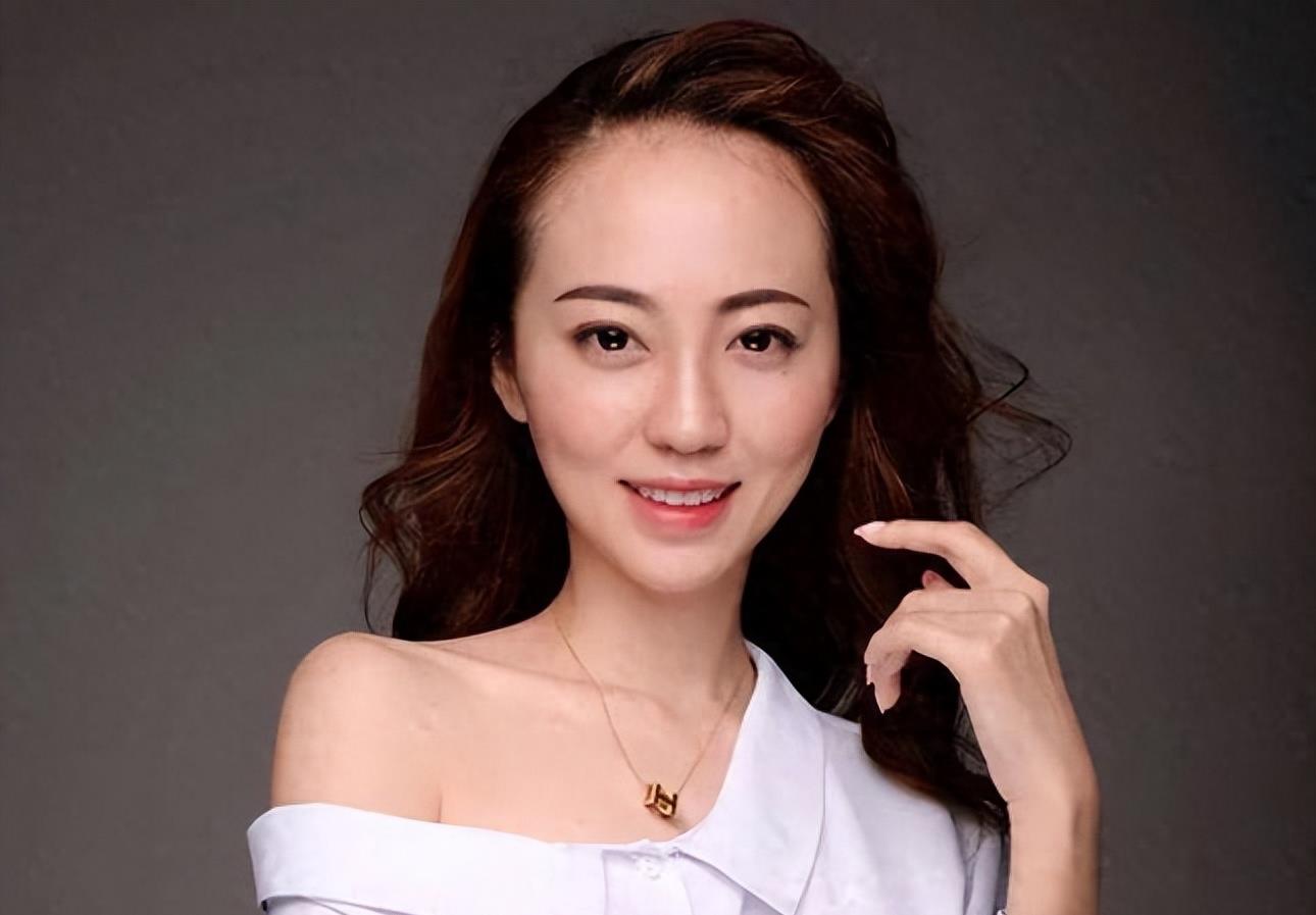 “恒大舞王”白珊珊，许家印眼中的貂蝉，却被曹德旺一句话戳穿
恒大歌舞团是恒大集团