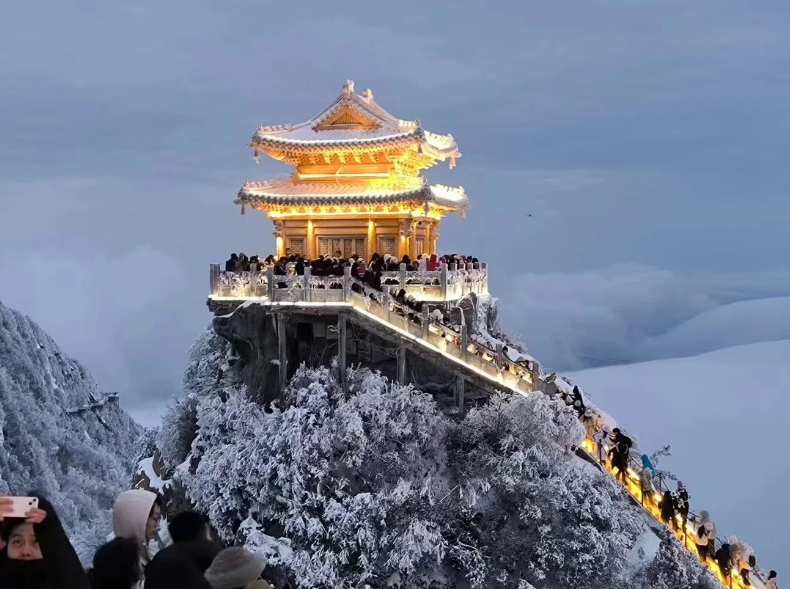 老君山⛰️这次是真的下大雪了❄️