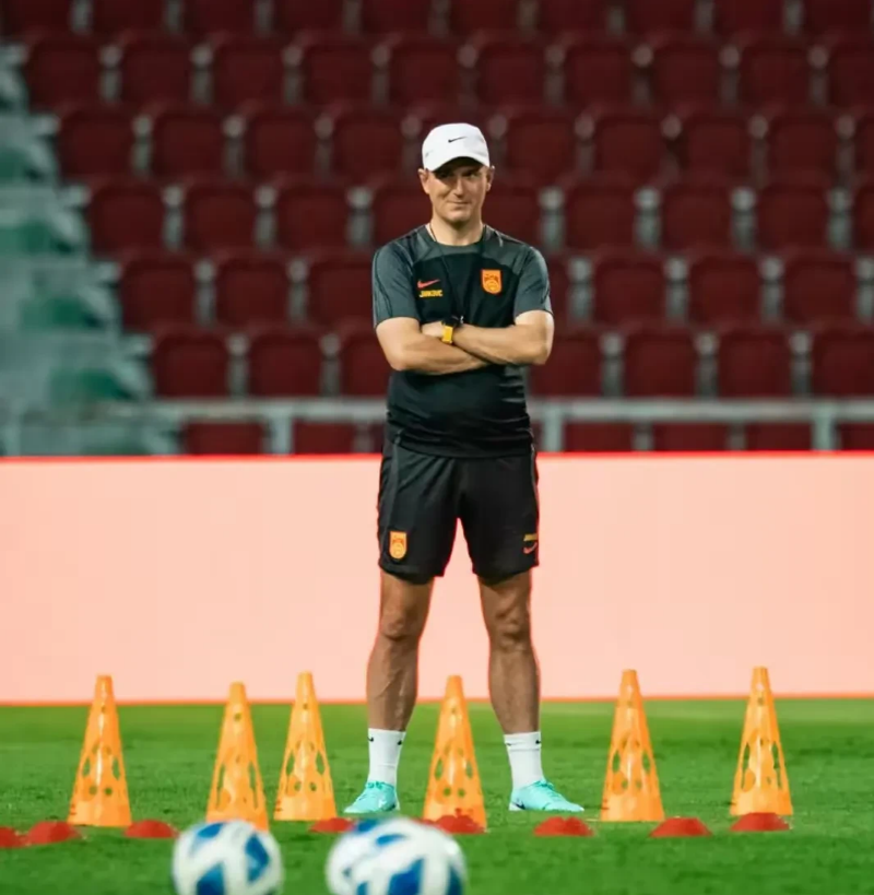 不出意外，扬科维奇已经暗示，这才是对阵韩国的首发阵容

前锋：武磊

中场：韦世