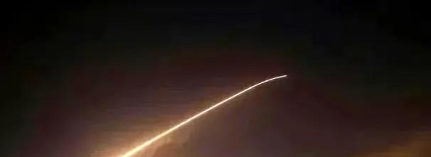 叙利亚太厉害了！以色列想要轻易空袭大马士革，结果却被叙利亚防空系统无情地拦截了！