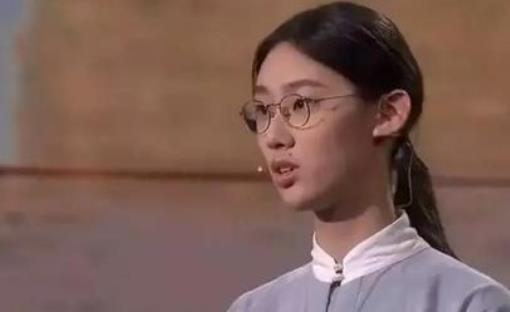 2019年，背了2000多首古诗的“国民才女”武亦姝高考只考了613分，很多人嘲