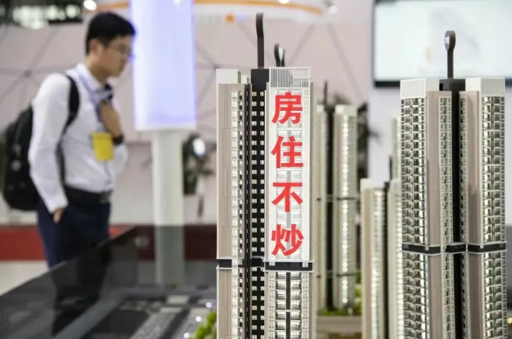 或许大家多少都知道点，李嘉诚投资房地产一向都是风向标，早在几年前他的公司就在内地