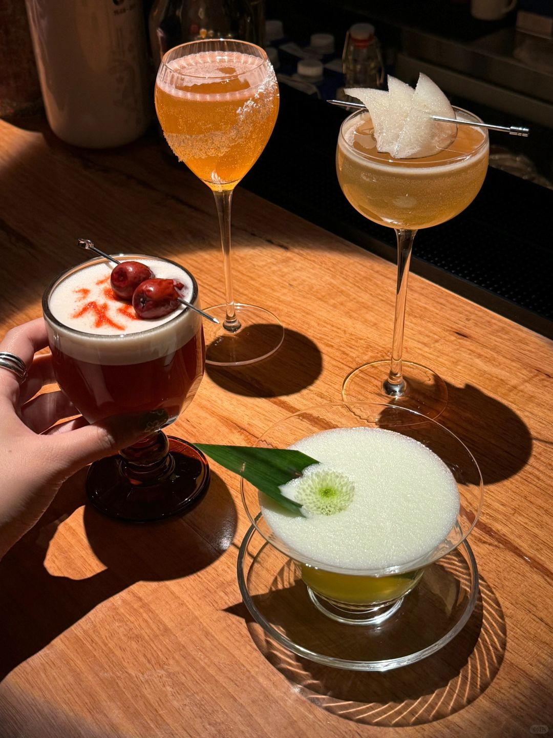 北京街边年味儿bar🏮喝几杯新年漂亮酒…
前几天晚上去东四附近溜达，被街边小酒