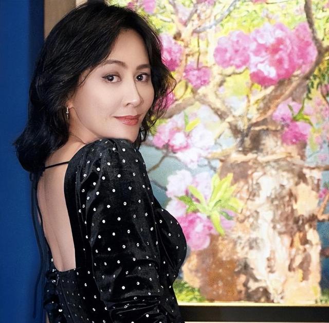 1990年刘嘉玲被绑, 其内幕遭曝光, 背后真凶竟与黑社会有关系