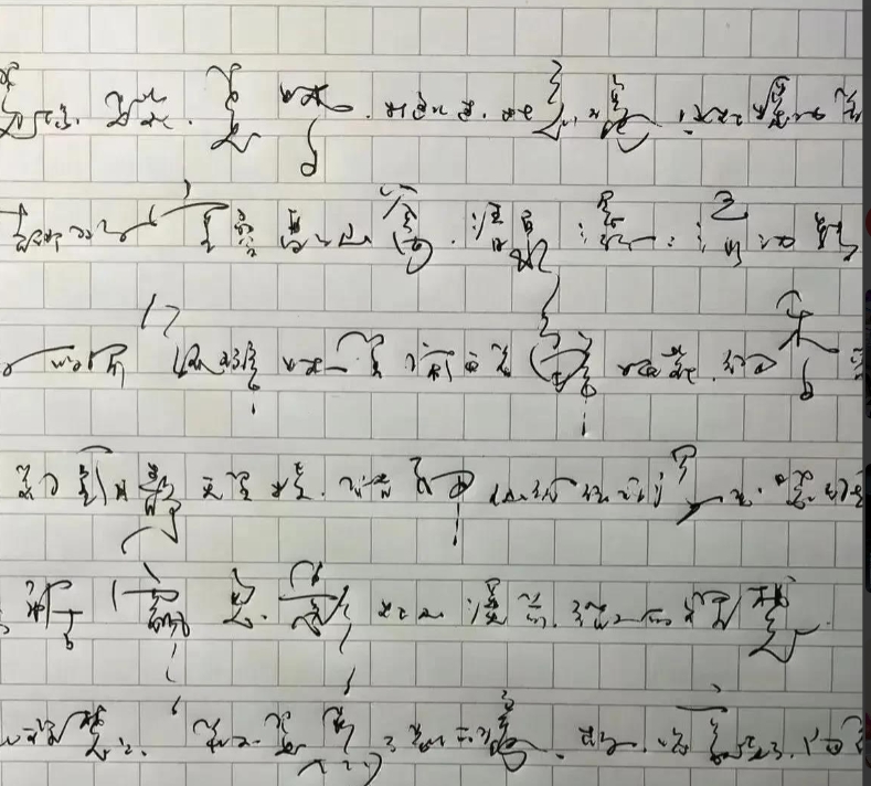 近日，一位江苏的母亲在社交媒体上分享了自己儿子写的字，引起了许多网友的关注。这些