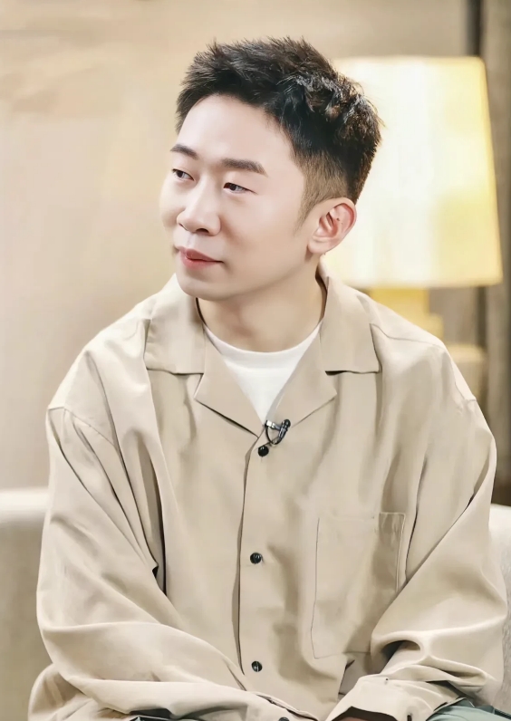 杨迪也没想到！
奥论导向变了，完全超出自己的设想……

杨迪在接受媒体采访时，为