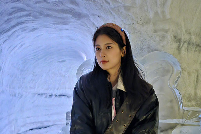 秦海璐晒“北斗七行”图。秦海璐不愧是文艺片大女，她拍花少团的弟弟妹妹们，丝毫不逊