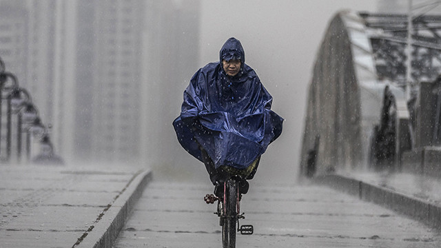 五一假期“要泡汤”，南方两轮雨水持续，似乎只有五一一天好天了