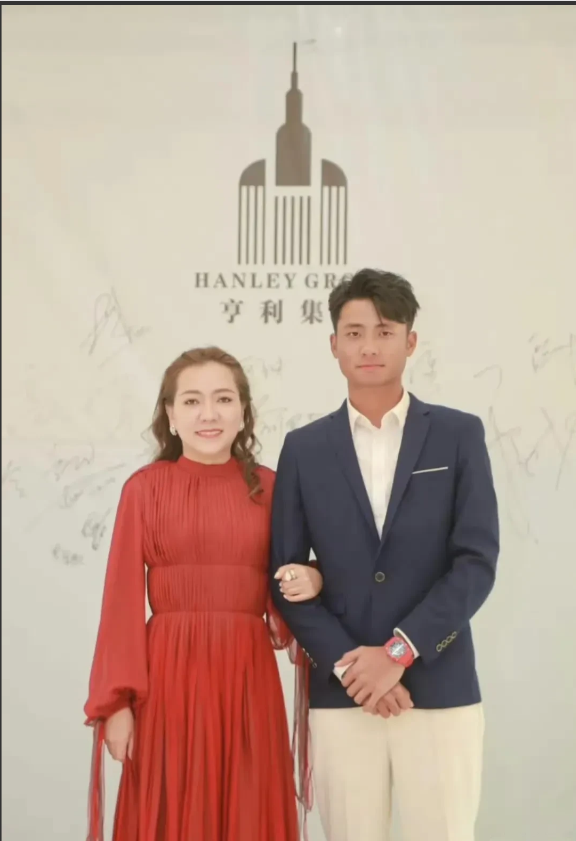 缅甸果敢四大家族之一家魏超仁独子（小老婆所生），魏清涛已被中国公安机关抓获。

