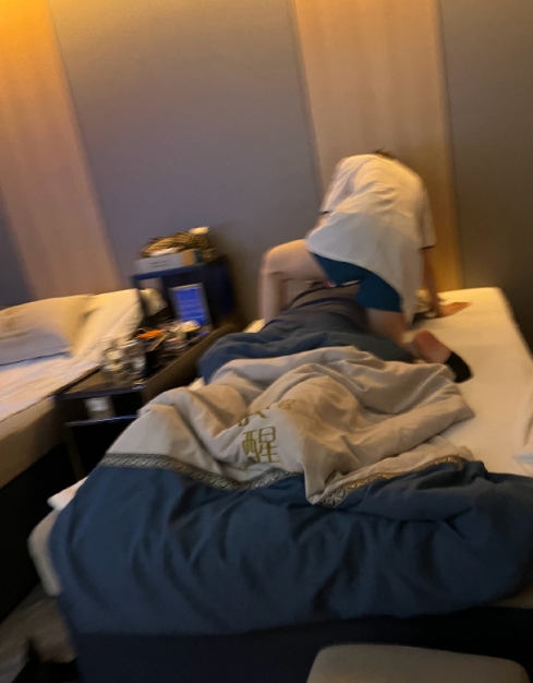 我嘞个逗[并不简单] ​​​