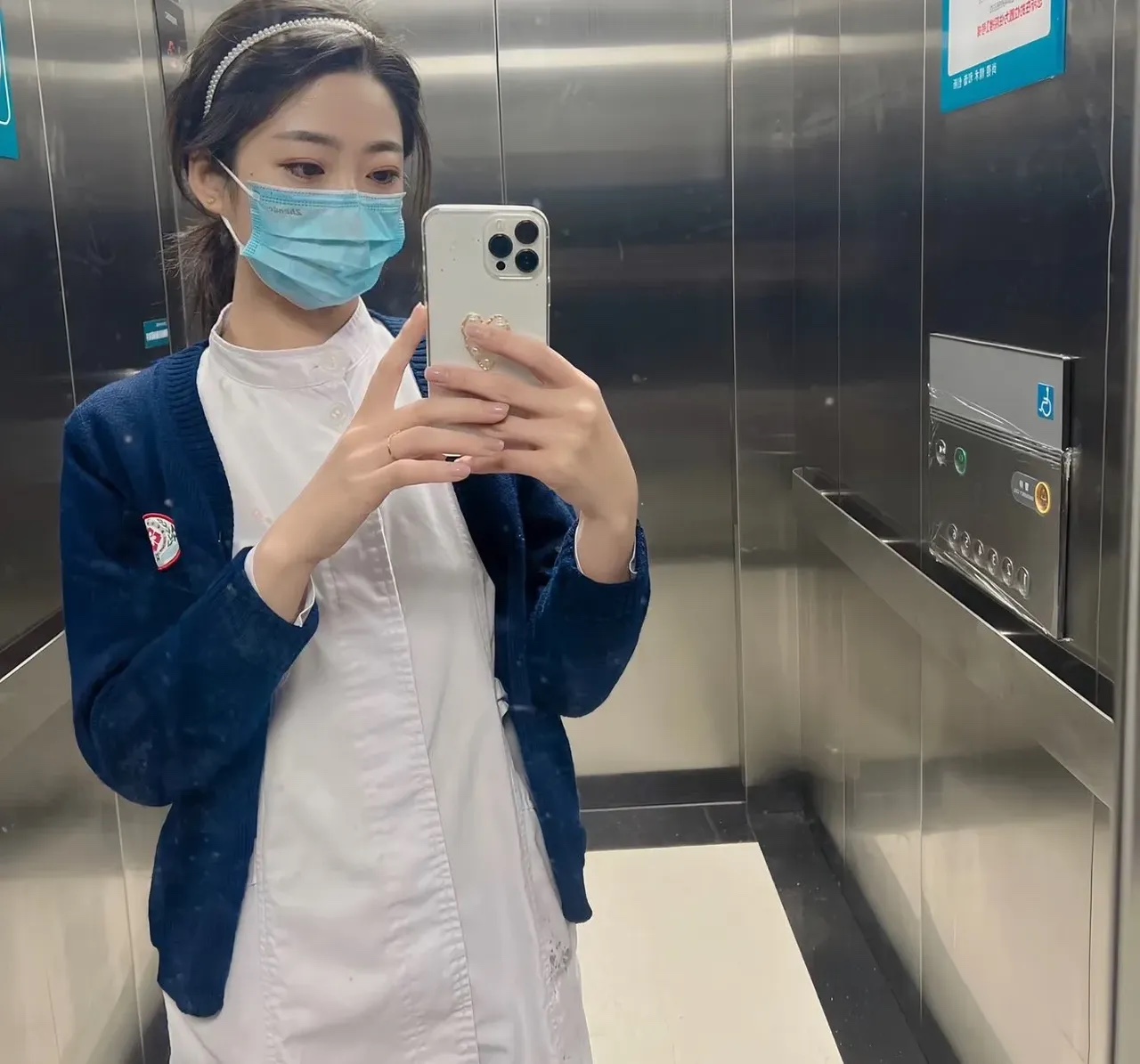 市立医院女护士，34岁，遇到了一些没办法说的事情，因为我是备案制，不是编制，虽然