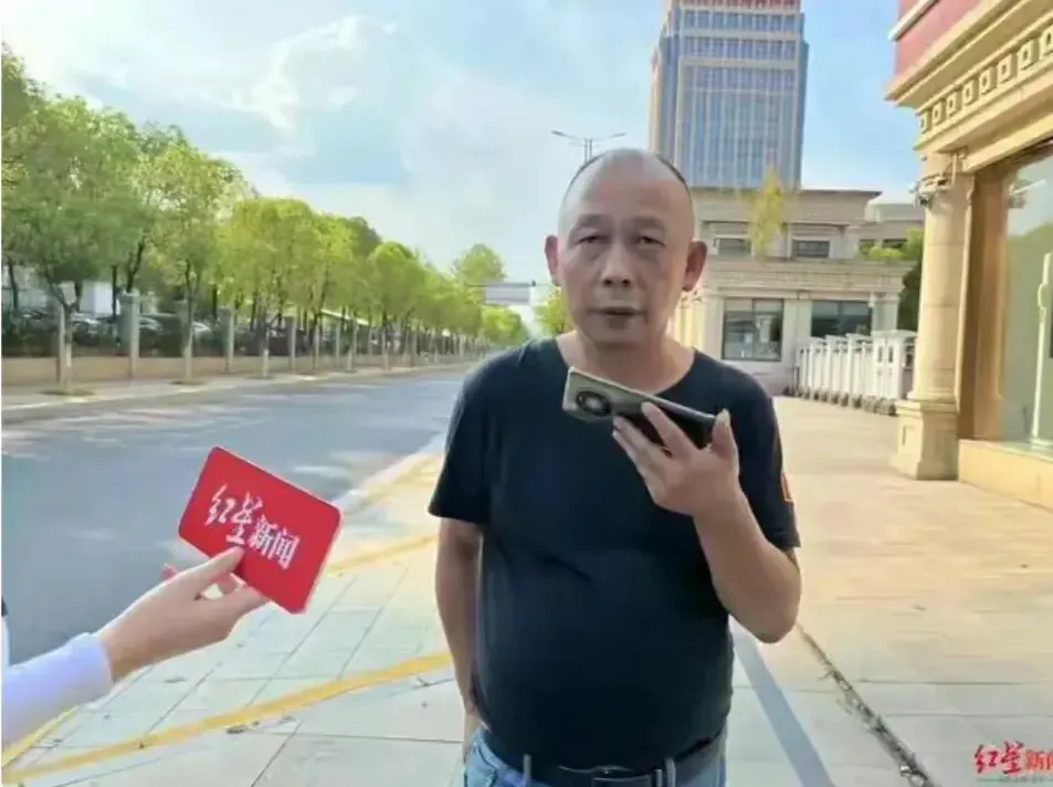 劳荣枝一家人真是奇葩，先是劳二姐说她们家富裕，她妹妹并不是被法子英的摩托车及财富