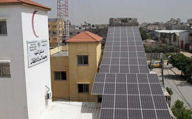 中国援助加沙巴勒斯坦人民的太阳能发电设备，被以色列空军的轰炸全部损毁。

由此可