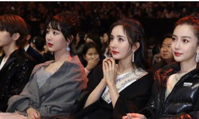 GQ昨晚创意十足！既时尚又传统！王一博，不出意外的又让人惊艳了！明亮的多巴胺黄带