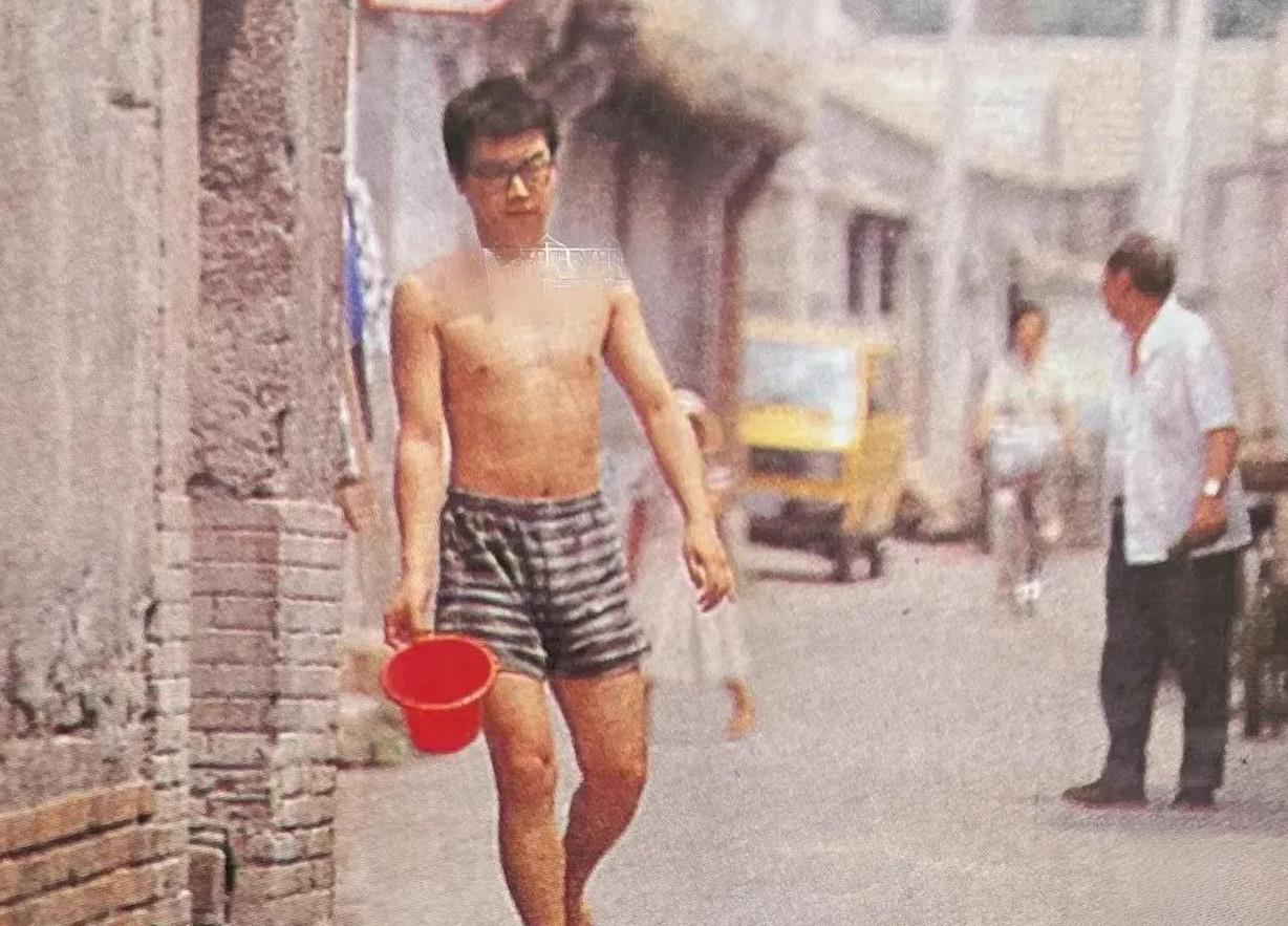 窦唯：1994年前的北京落后的难以想象[捂脸]