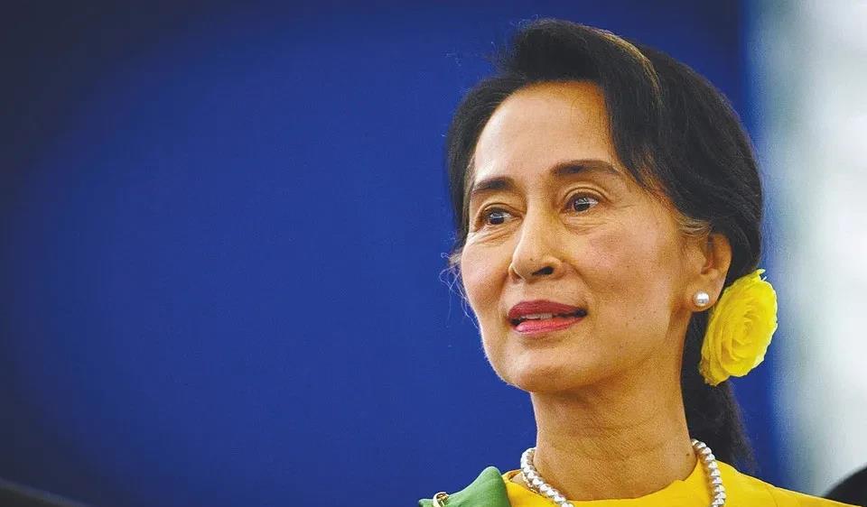 
昂山素季的无奈

本可在海外含饴弄孙、安度晚年

但为了实现父亲遗愿、为了家国