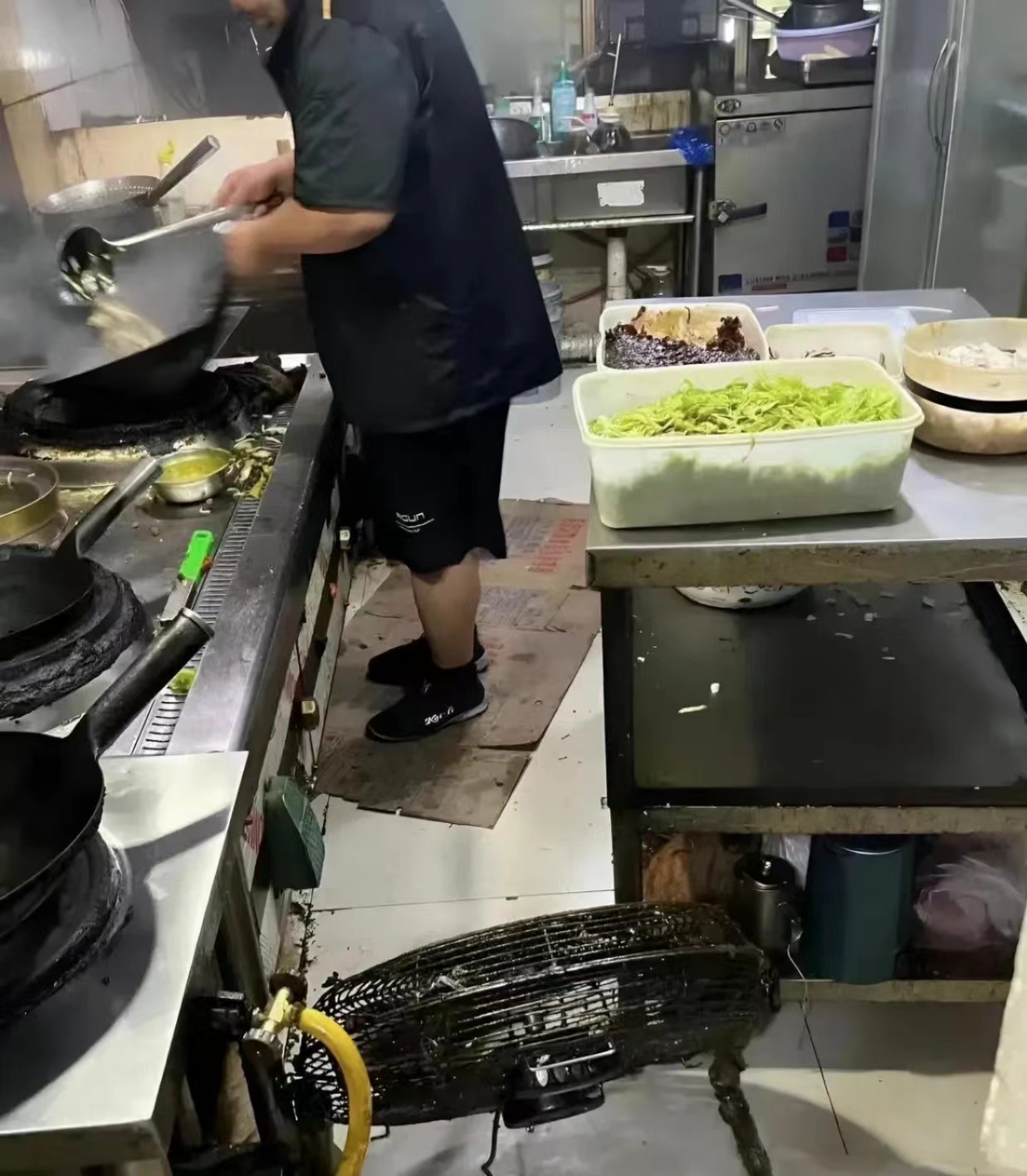 看见这一幕，我下次还是少在外面吃饭！