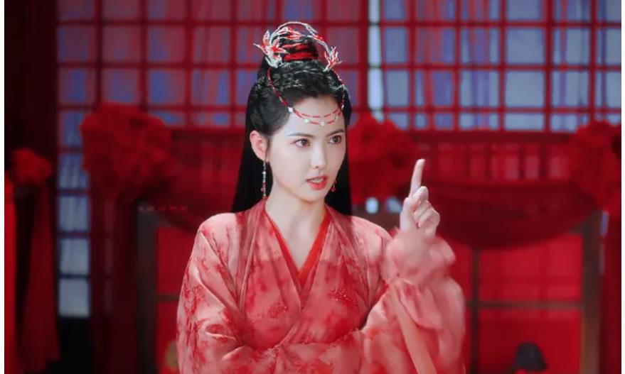 赵露思主演的《神隐》在播放数据上有所回升，得益于她的扛剧能力。该剧的剧情进入高潮