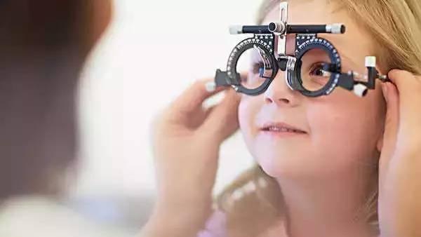 ​如何配制适合的眼镜度数——足矫、欠矫还是过矫？