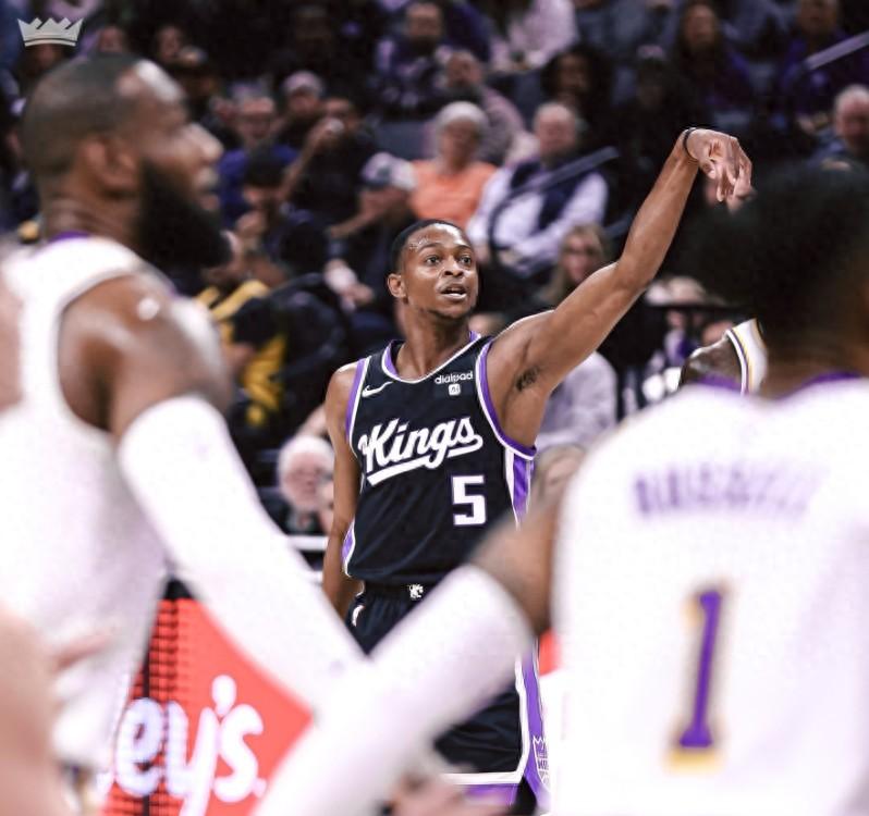 湖人客场加时127-132不敌国王，简单分析下比赛！

1.詹姆斯和浓眉哥真的尽