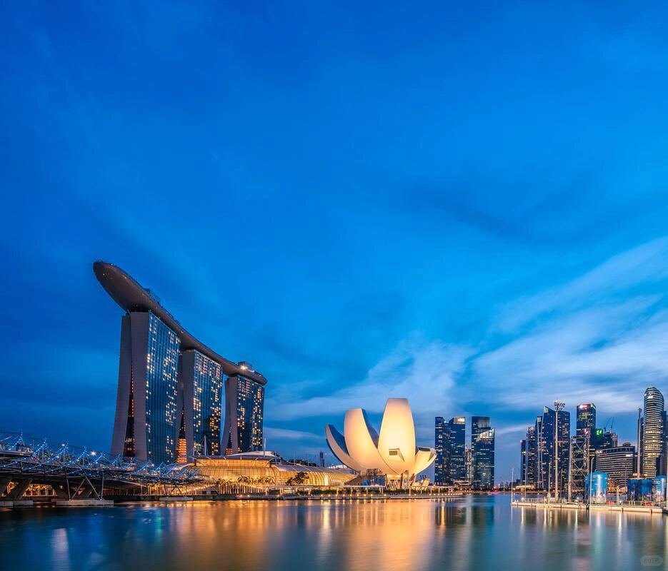 你不知道的新加坡🇸🇬2
1. 新加坡有“在外人可见的私人场所袒露的罪行”，也