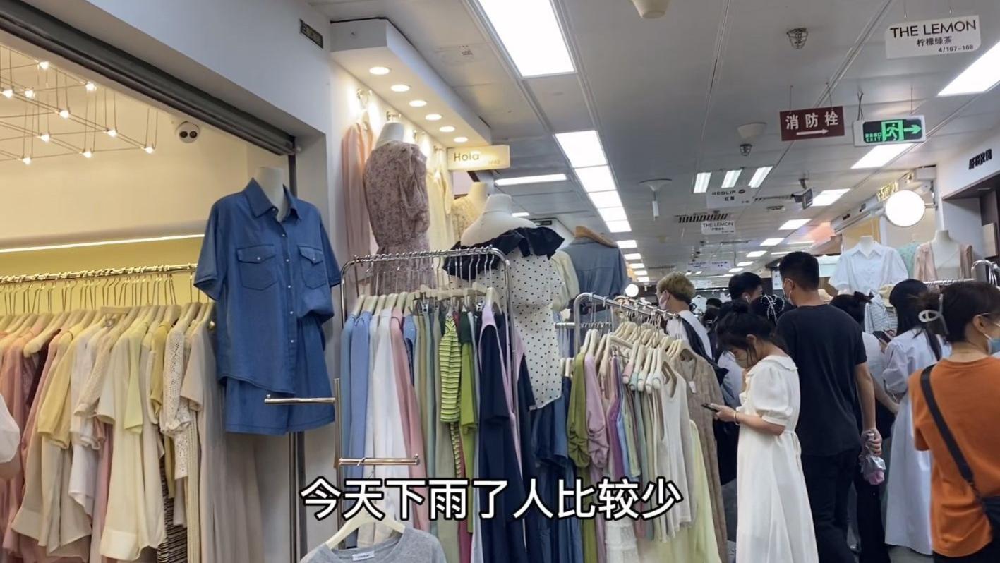 广州南城服装批发市场夏装新款好看，短袖小衫裙子居多，清新简单容易搭配，拿货价不高#广州 #服装