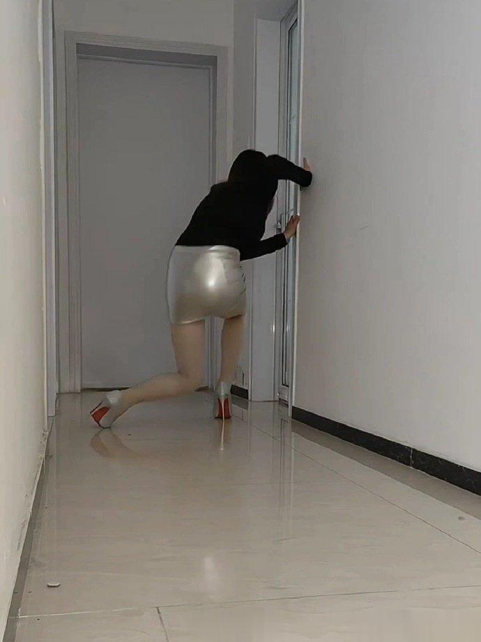 女朋友出差一周回来，走不动路了 ​​​