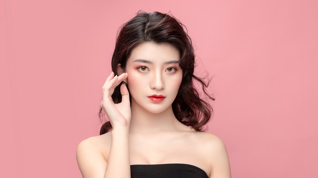 妻子出差期间，她竟与同事开展不正当关系，婚姻瞬间崩溃