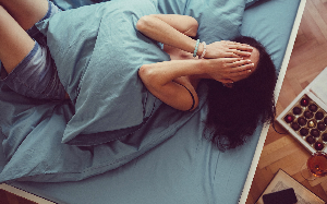 婚礼前夜，消失多年的初恋男友突然出现，结果被没见过面的未婚夫撞见了，原来......