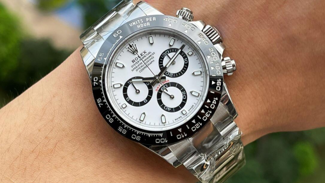 上海查获售价2970元劳力士迪通拿腕表，对比专柜22万，鉴定师一鸣惊人