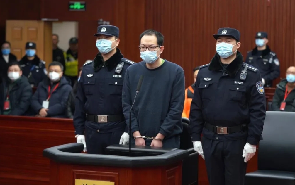 姜文华在复旦大学数学科学学院担任聘任制青年研究员期间，因工作不顺而迁怒于学院党委