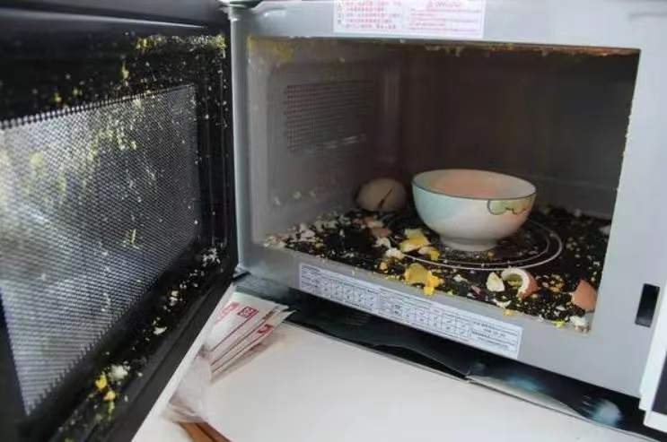 微波炉插座爆炸原因