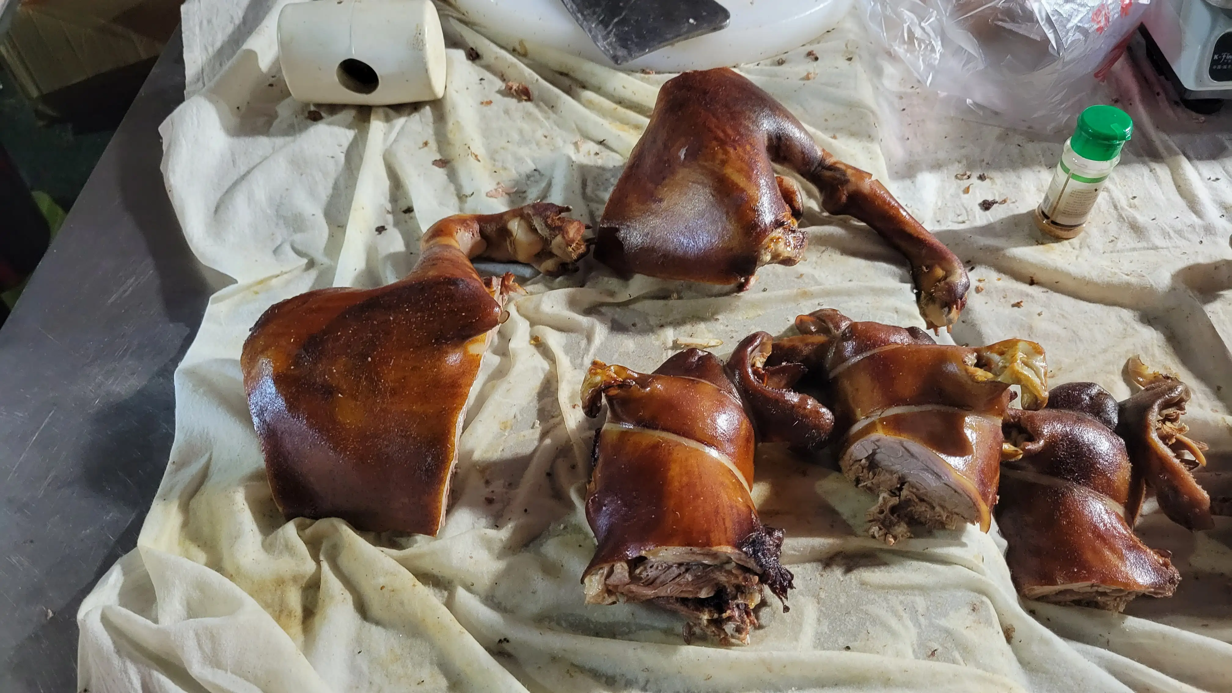 沉寂了10余年的湖头狗肉节，终于又开了。人山人海，真的是摩肩擦踵，堪比节假日的旅