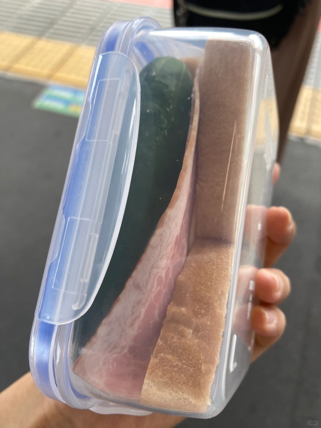 嘲笑白人，成为白人
期末各种pre各种ddl 回家就想瘫着🤧
昨晚十二点的时候