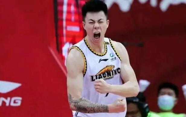 吉林大胜四川，球员表现一览
皮特森，26分钟，23+7+6，7/18，3/10
