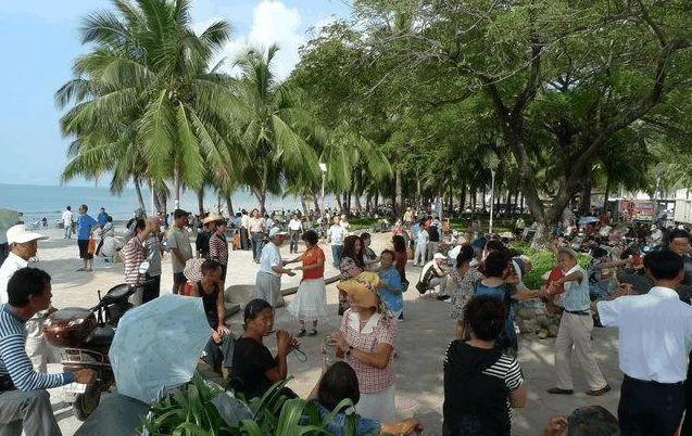 三亚为什么让东北家庭纷纷离开呢？原因实在太过于现实。
大家知道三亚作为我们中国十