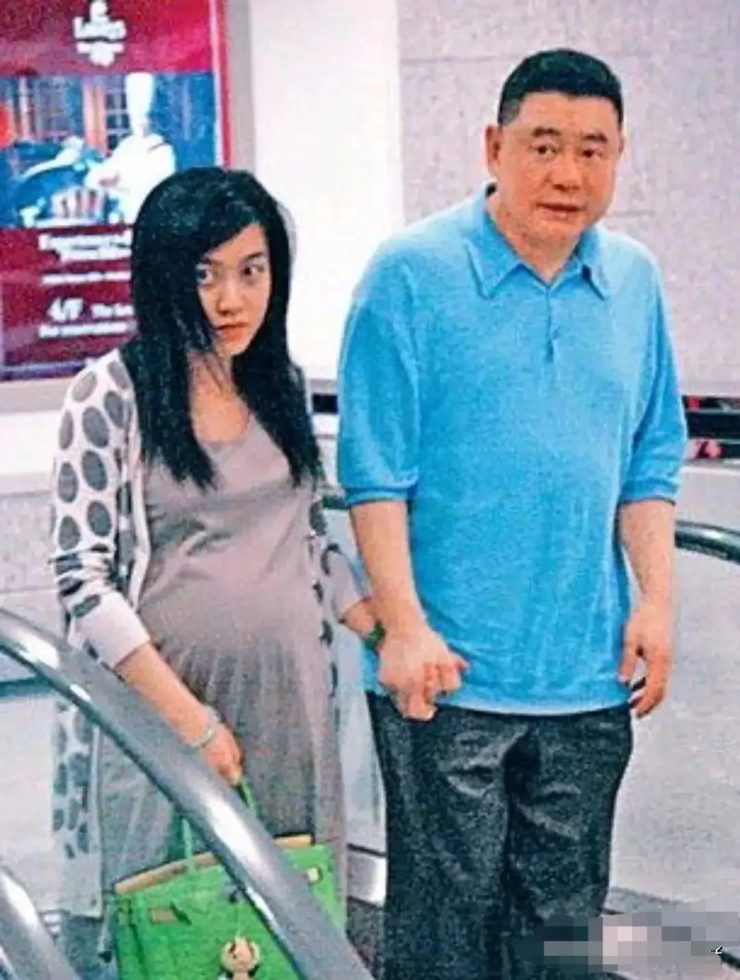 刘銮雄：想哥一生叱咤风云，见识美女无数。
到最后却为了一个长相平平，双商极高的记