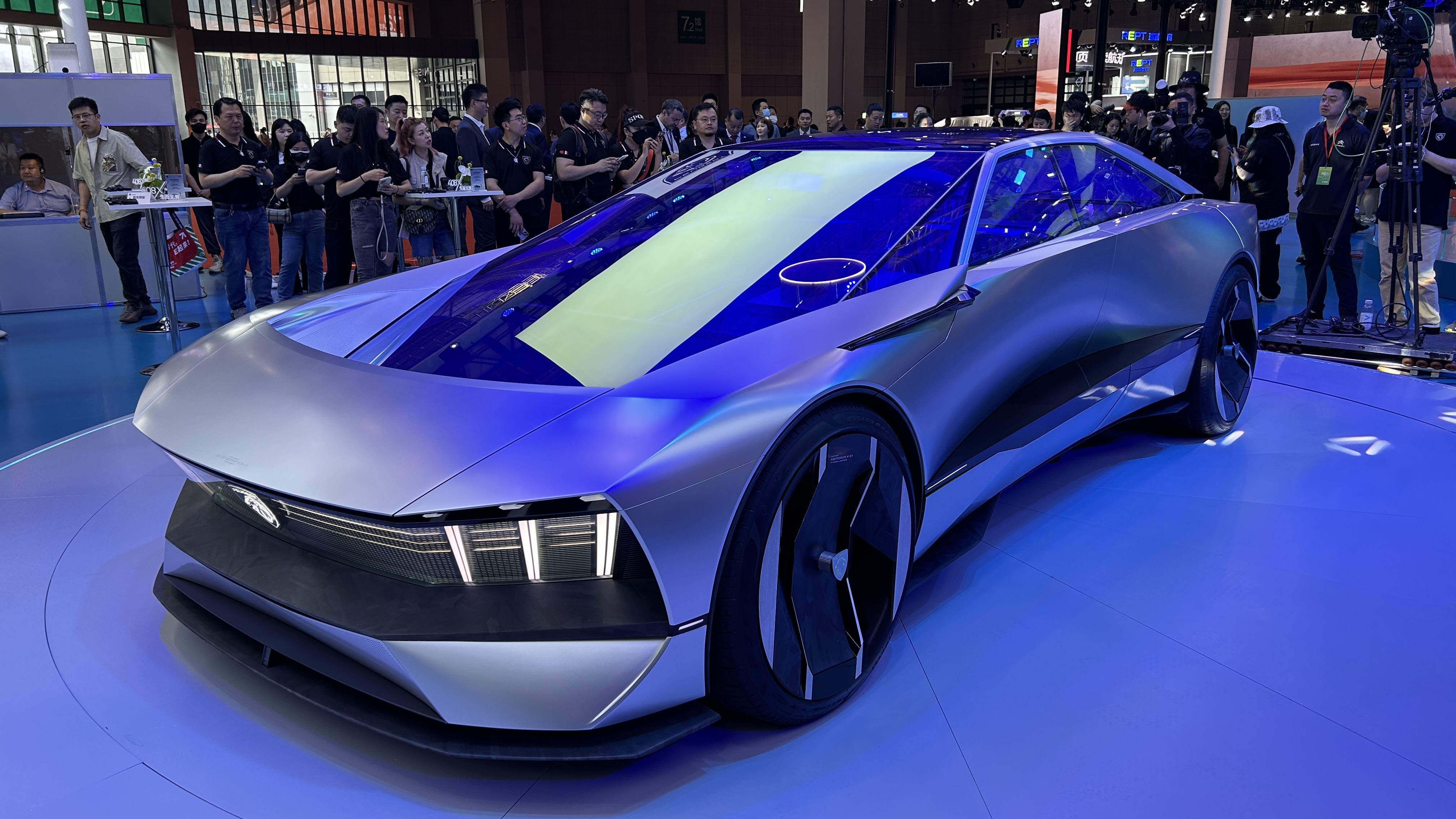 论汽车设计，还得是法国人。标致Inception概念车亮相上海车展 