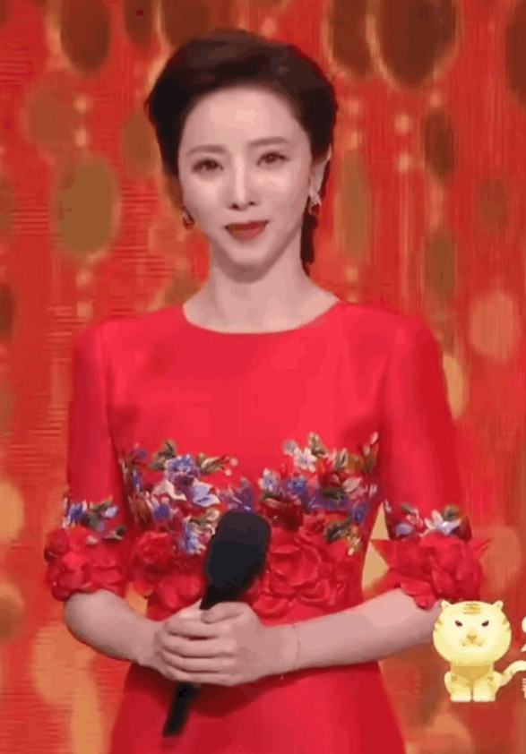 李思思国泰民安的脸没了！她的美是因为央视滤镜啊！

离开央视的李思思不再高贵了！