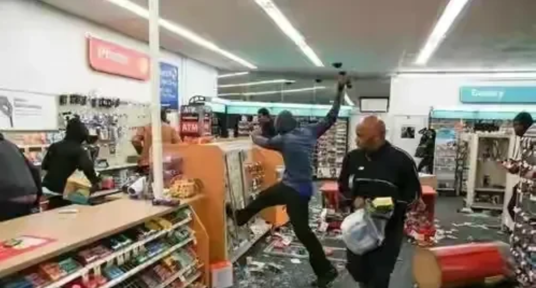 美国“零元购”和美国流浪汉是同一群人吗？不好意思，这是两批人。
零元购的主体往往