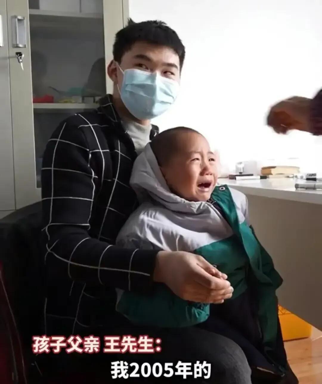 在全网引起轩然大波的王子恩的父亲，王某并没有回避这个敏感的问题。她出生于1999