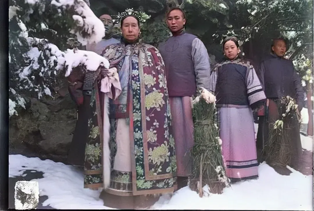 震惊！多么可怕，清朝竟然灭亡才111年！

封建古代似乎是遥远的过去，然而令人吃